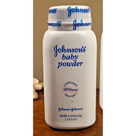 3 Vintage Johnsons Baby Powder With TALC 1.5 oz Ea SEALED TRAVEL SIZE Mildness - Picture 5 of 12